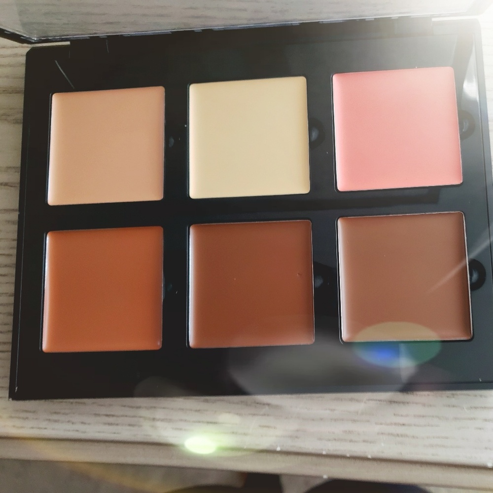 makeup - Picture 1 of 7